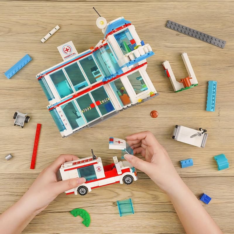City Hospital STEM Building Set - 687 PCS for Kids