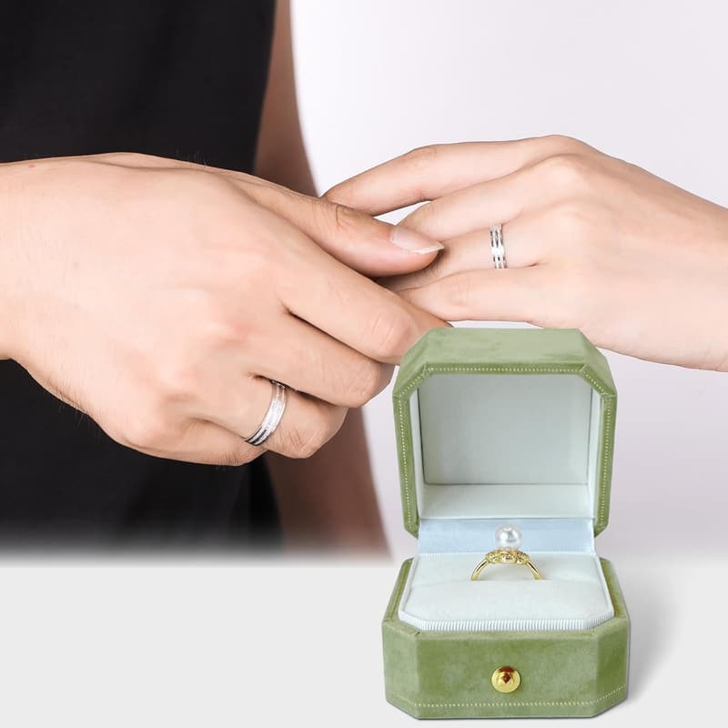 Engagement Ring Box - Sturdy Green Velvet Jewelry Case