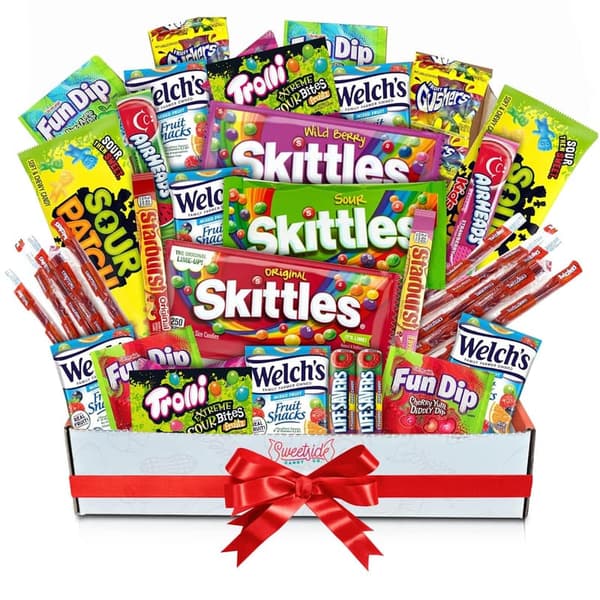 Valentine's Day Assorted Candy Gift Basket, 41 Pieces