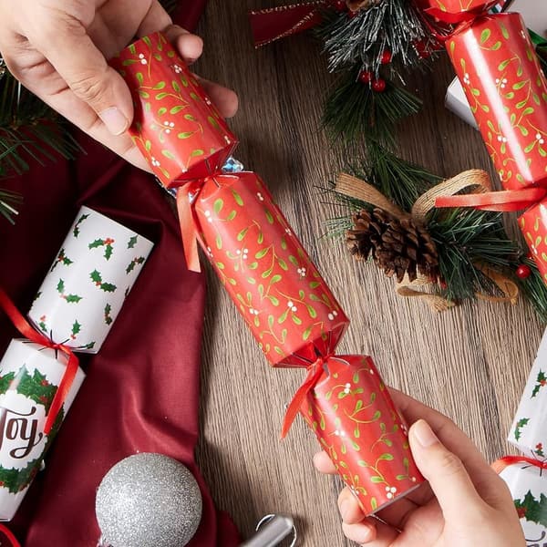 Christmas Party Favor Set – 10 Classic No Snap Table Gifts