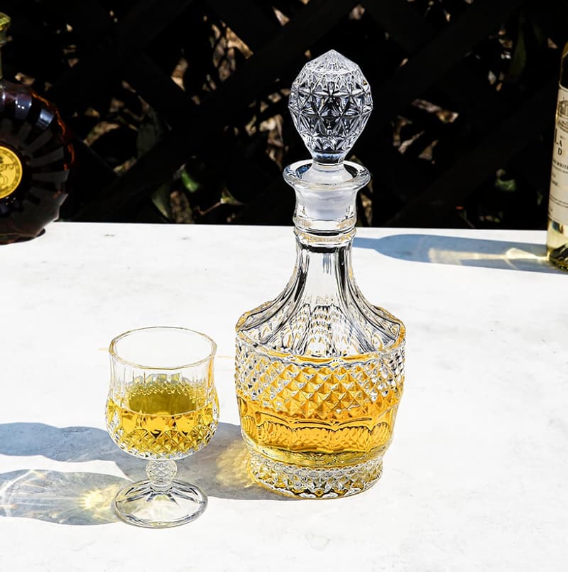 Lead-Free Crystal Whiskey Decanter with Airtight Stopper