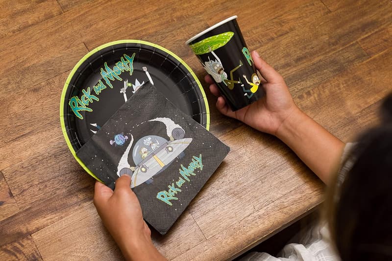 Rick and Morty Portal Partyware Set - 60 Pack Disposable Plates, Napkins & Cups