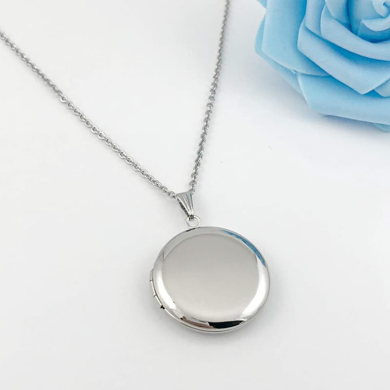 Heart-Shaped Round Picture Locket Necklace Gift