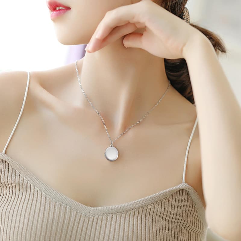 Mother's Day Locket Necklace for Women - Oval/Round/Heart Styles