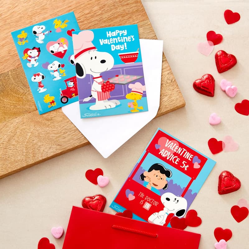 Snoopy & Lucy Valentine's Day Cards for Kids (24 Count)