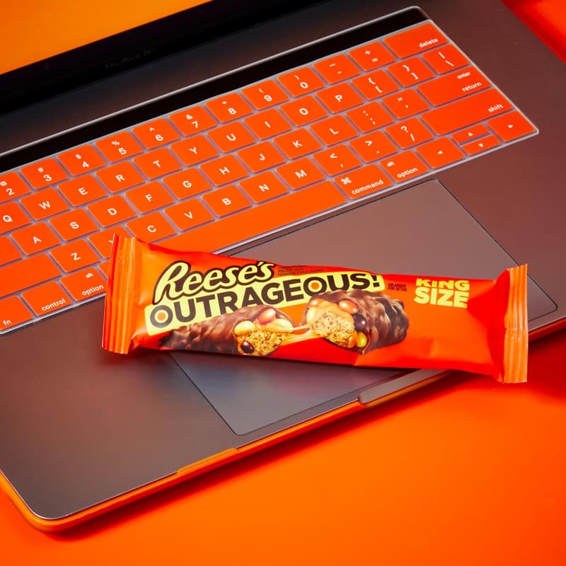 REESE'S Outrageous! King Size Peanut Butter & Caramel Bars (18 Count)