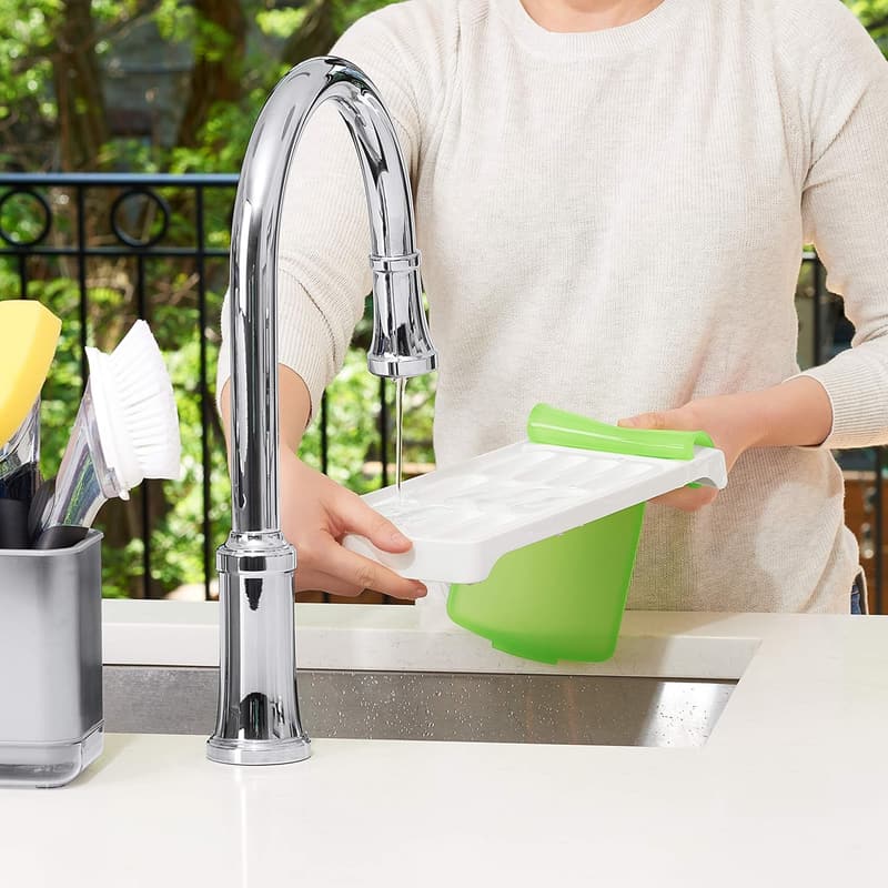 No-Spill Ice Stick Tray with Silicone Lid for Water Bottles