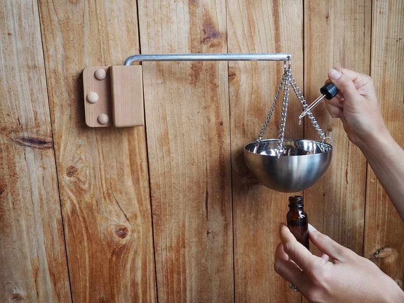 Cedar Sauna Aromatherapy Bowl with Swinging Arm Holder