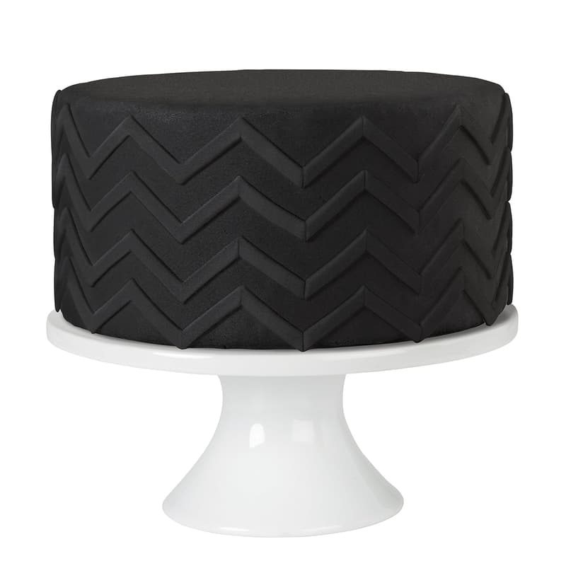 Wilton Black Fondant Icing, 24 oz for Cake Decorating