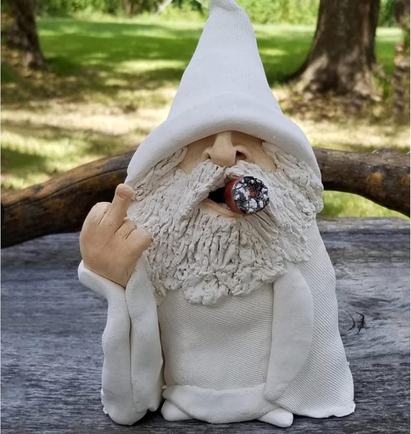Outdoor Polyresin Middle Finger Gnome Statue for Garden Décor