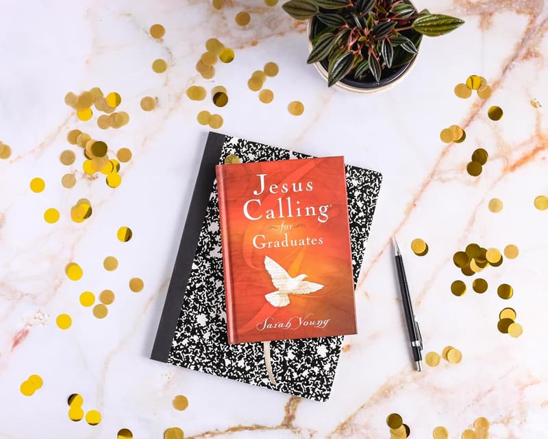 Christian Graduation Gift: Jesus Calling Devotional for Grads