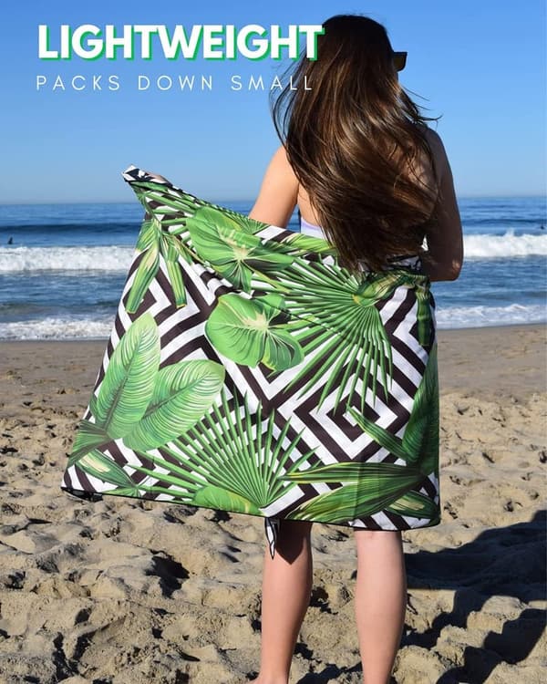 Oversized Sand-Free Microfiber Beach Towel – Quick Dry & Super Absorbent