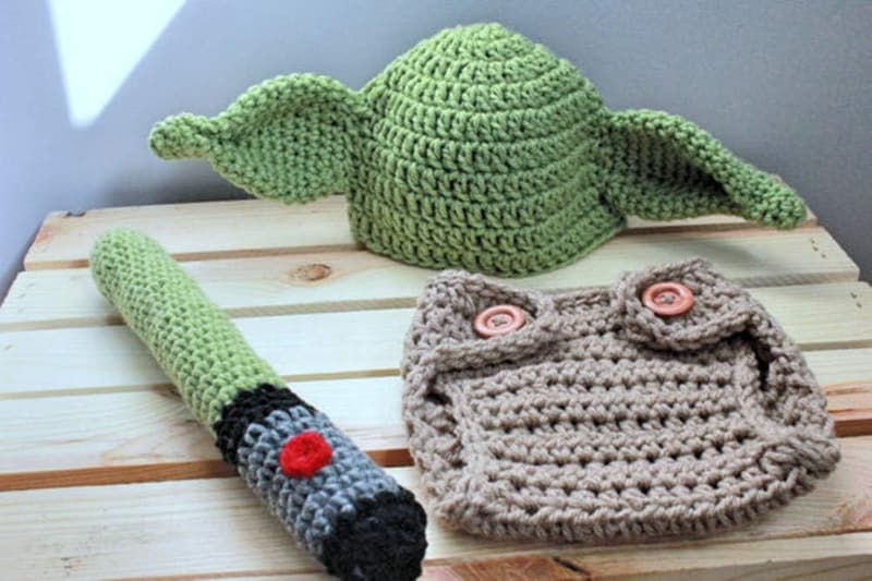 Newborn Photography Set with Crochet Knit Hat & Diaper Costume