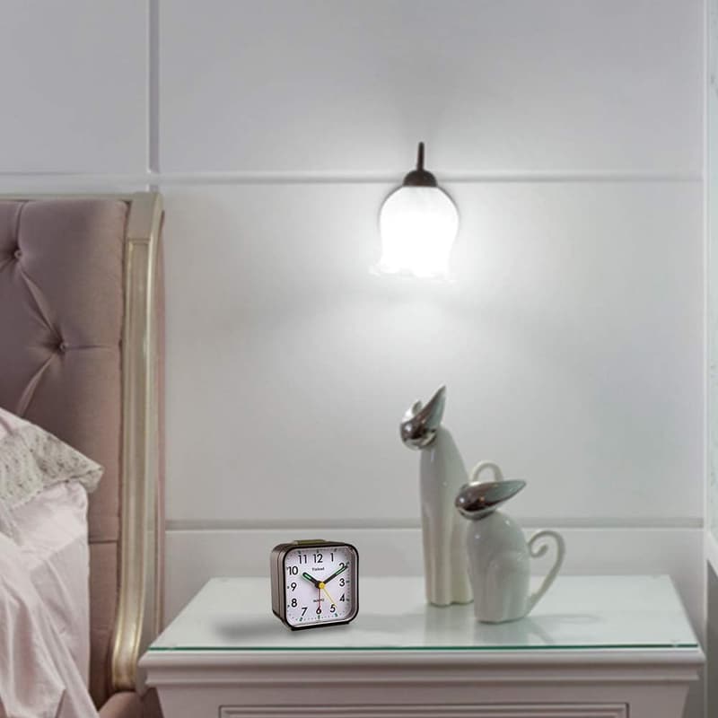 Silent Battery-Operated Analog Alarm Clock with Snooze - Black