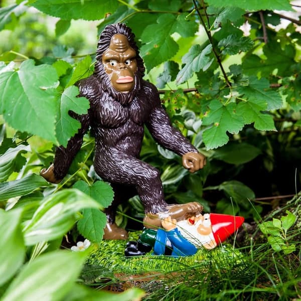Funny Sasquatch Garden Statue - Outdoor Lawn Decoration