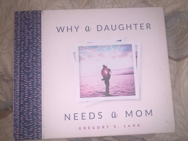 Mother-Daughter Bond: Heartfelt Gift Book for Mom
