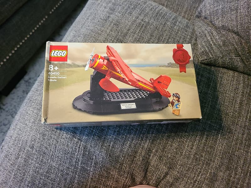 Amelia Earhart Tribute LEGO Building Set 40450