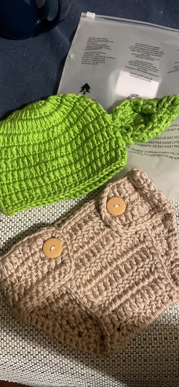 Newborn Photography Set with Crochet Knit Hat & Diaper Costume
