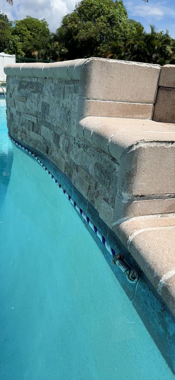 Lightweight Blue and White Twisted Polypropylene Pool Rope
