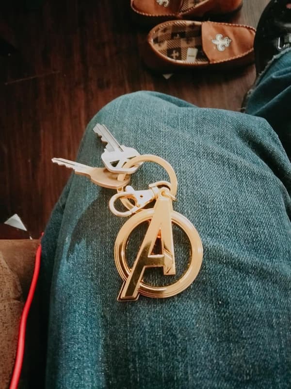 Avengers Logo Gold Pewter Key Ring – 3