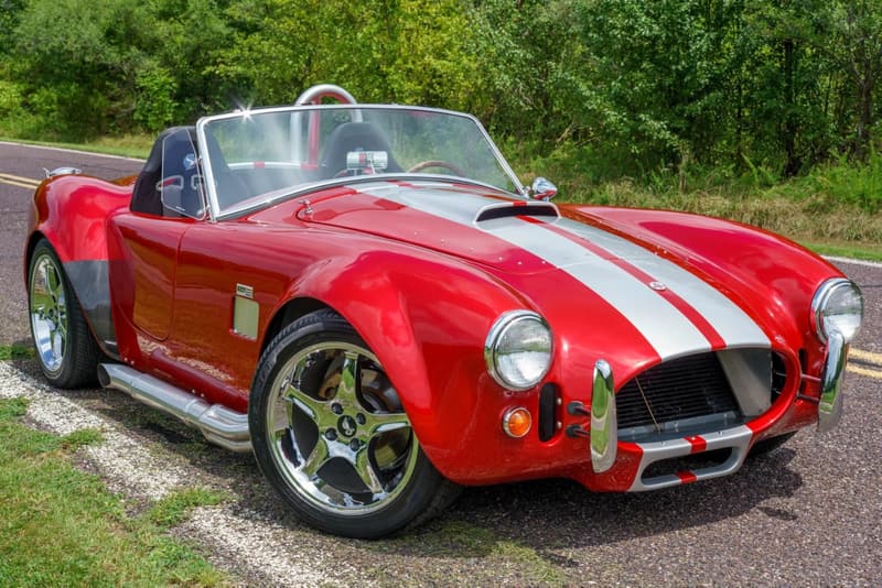 1965 Shelby Cobra 427 S/C Model Car (1:32 Scale, Red)