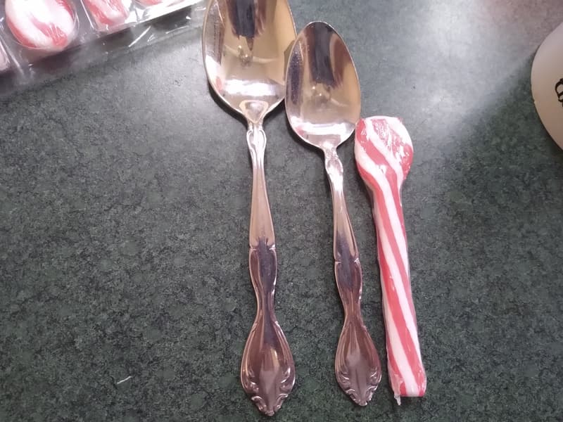 Candy Cane Peppermint Edible Spoons - Christmas Party Favor (6)