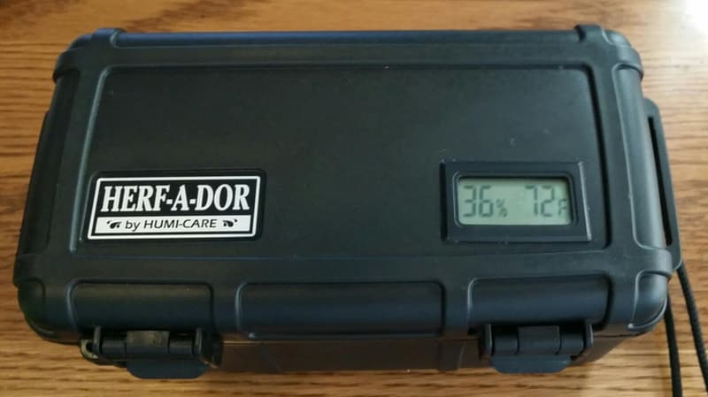 Durable Airtight Travel Humidor for 15 Cigars