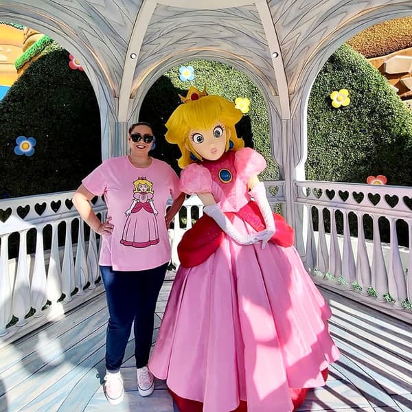 Princess Peach Portrait T-Shirt for Gamers