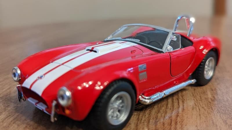 1965 Shelby Cobra 427 S/C Model Car (1:32 Scale, Red)