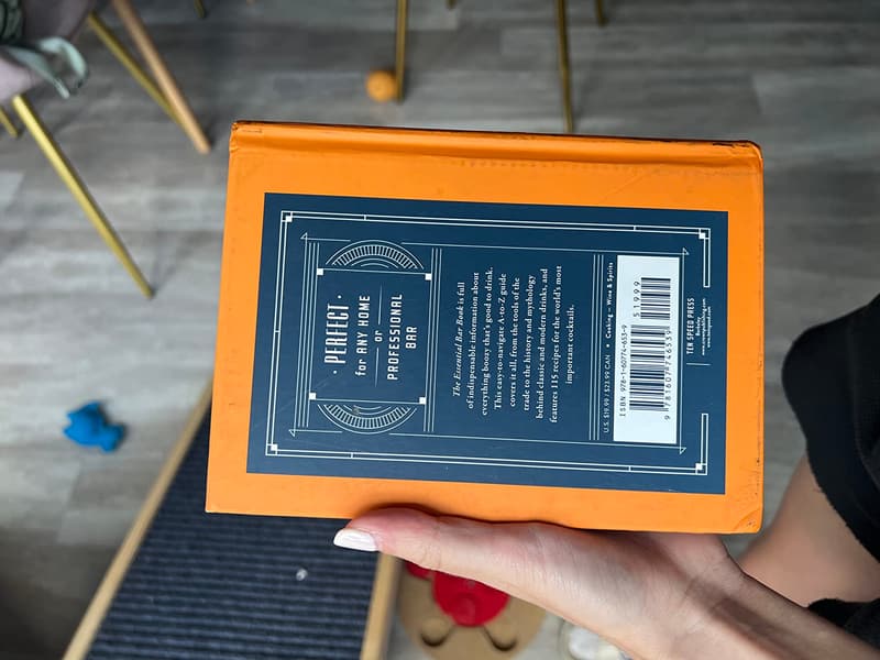 The Essential Bar Book: A-Z Guide to Spirits & Cocktails