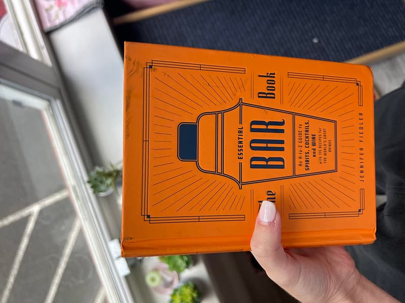 The Essential Bar Book: A-Z Guide to Spirits & Cocktails